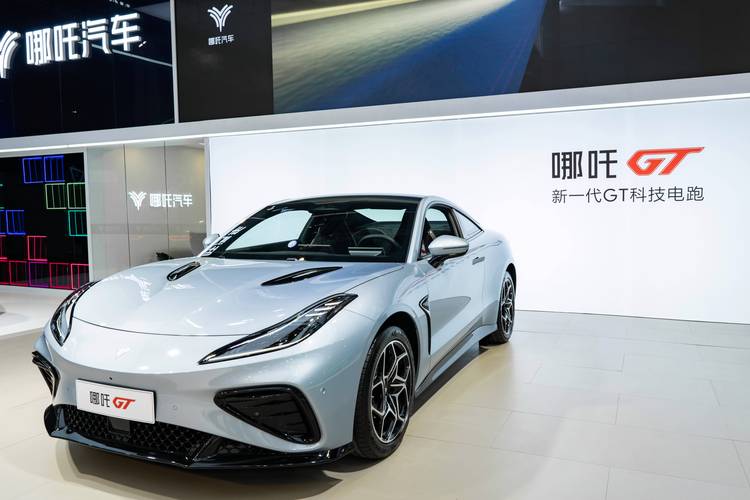 惠州109哪吒汽车在智能汽车领域的表现，领途汽车在新能源汽车市场中的影响力